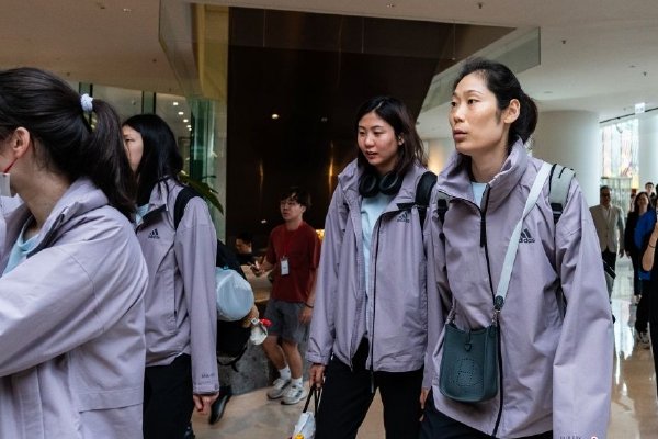 李显龙的20年执政碎片：魔法杯、眼泪、“没有遗憾”　　演练中各艇依次展开编队运动、大角度转向，情报侦察与电子防御等课目训练。此次训练，立足复杂条件淬炼兵力。突出指挥控制、人员协同配合、应急情况处置。发现解决疑难杂症，检验武器装备性能的同时进一步提升部队能战胜战能力。