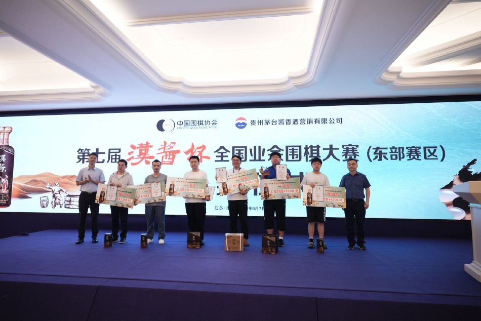波兰将限制俄外交官活动，扎哈罗娃回应