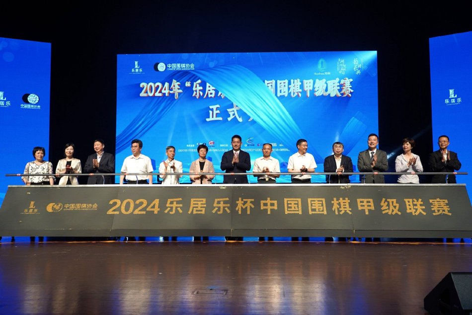 韩国国家安保室称将提交中止《9·19军事协议》全部效力的议案　　双方将推动提升金砖国家在国际舞台上的协作水平，包括加强金砖国家间贸易、数字经济、公共卫生领域的合作，同时有效推动金砖国家间贸易业务使用本币结算、支付工具和平台的对话。