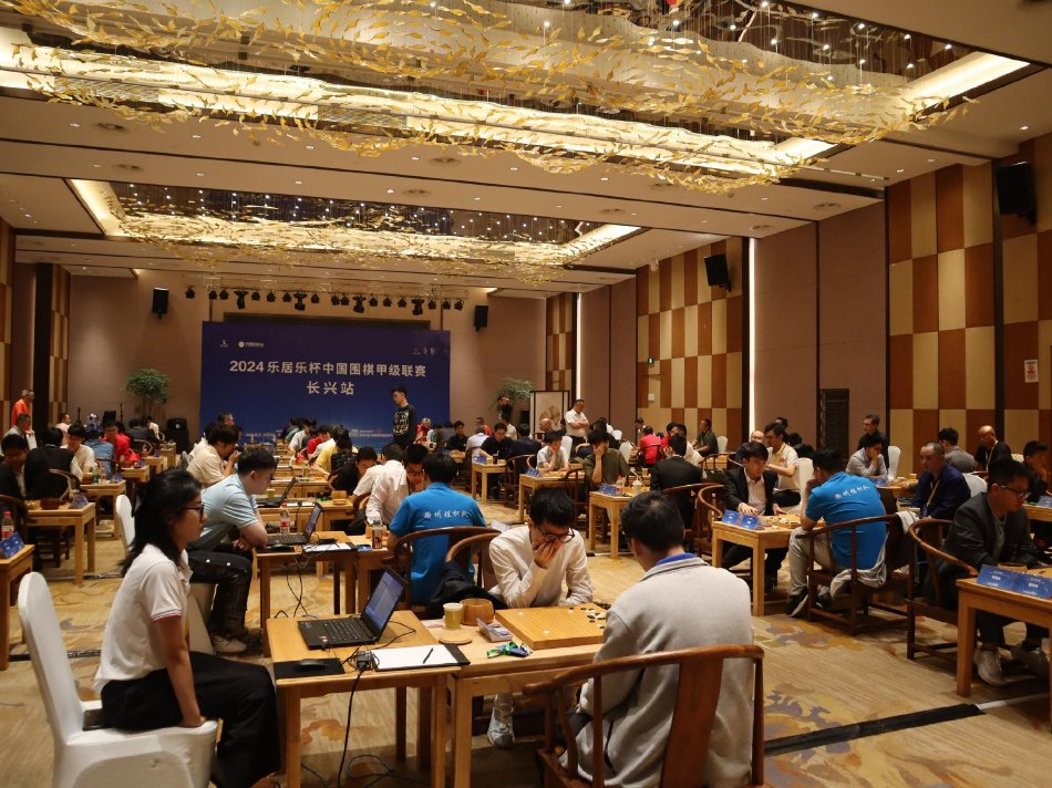 突然解散国民议会 马克龙能不能复制戴高乐的胜利？-yiowqvnjfggsk3lpr-　　新华社南昌6月12日电 记者从江西省上饶市相关部门获悉，6月12日14时许，一架直升机在江西省上饶市鄱阳县凰岗镇飞行过程中坠落。记者初步了解到，事发时机上载有3人，目前当地正在组织搜救。（记者万象、姚子云、程迪）
