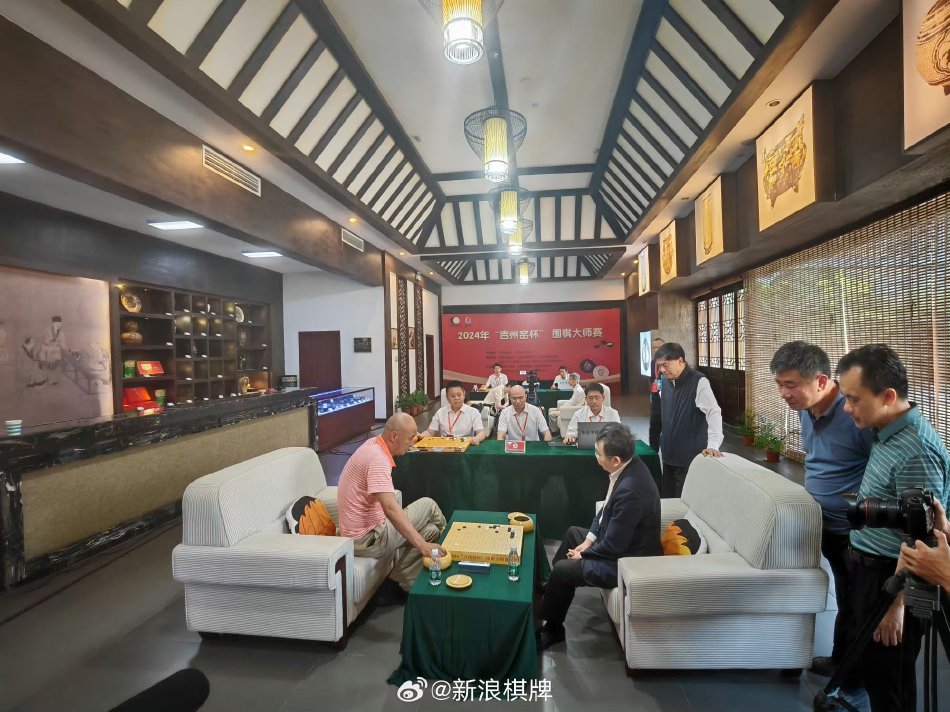 茅仲华进京，已任最高法党组成员　　第二个实际上普通人、成年人有大大小小的结节，这种情况是相当多的。我们做了一个统计，大概是30%~40%的正常人有大大小小不同的结节，从两三毫米到一厘米，这个很常见。假如我们把人工智能加到ct里去，人工智能能够自动辨别大大小小的结节，它是用人工智能的方法做，60%都有结节。